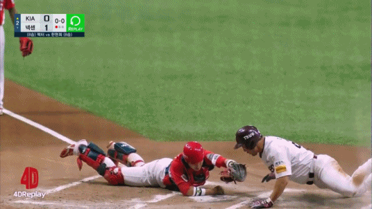 카메라 하나는 기똥차게 잘 쓰는 KBO 중계 수준.GIF | 인스티즈