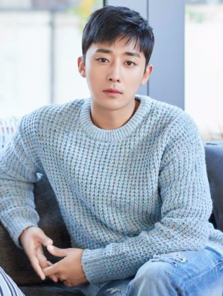 충분히 잘생긴 얼굴이다 vs 잘생긴건 아니고 호감상 | 인스티즈