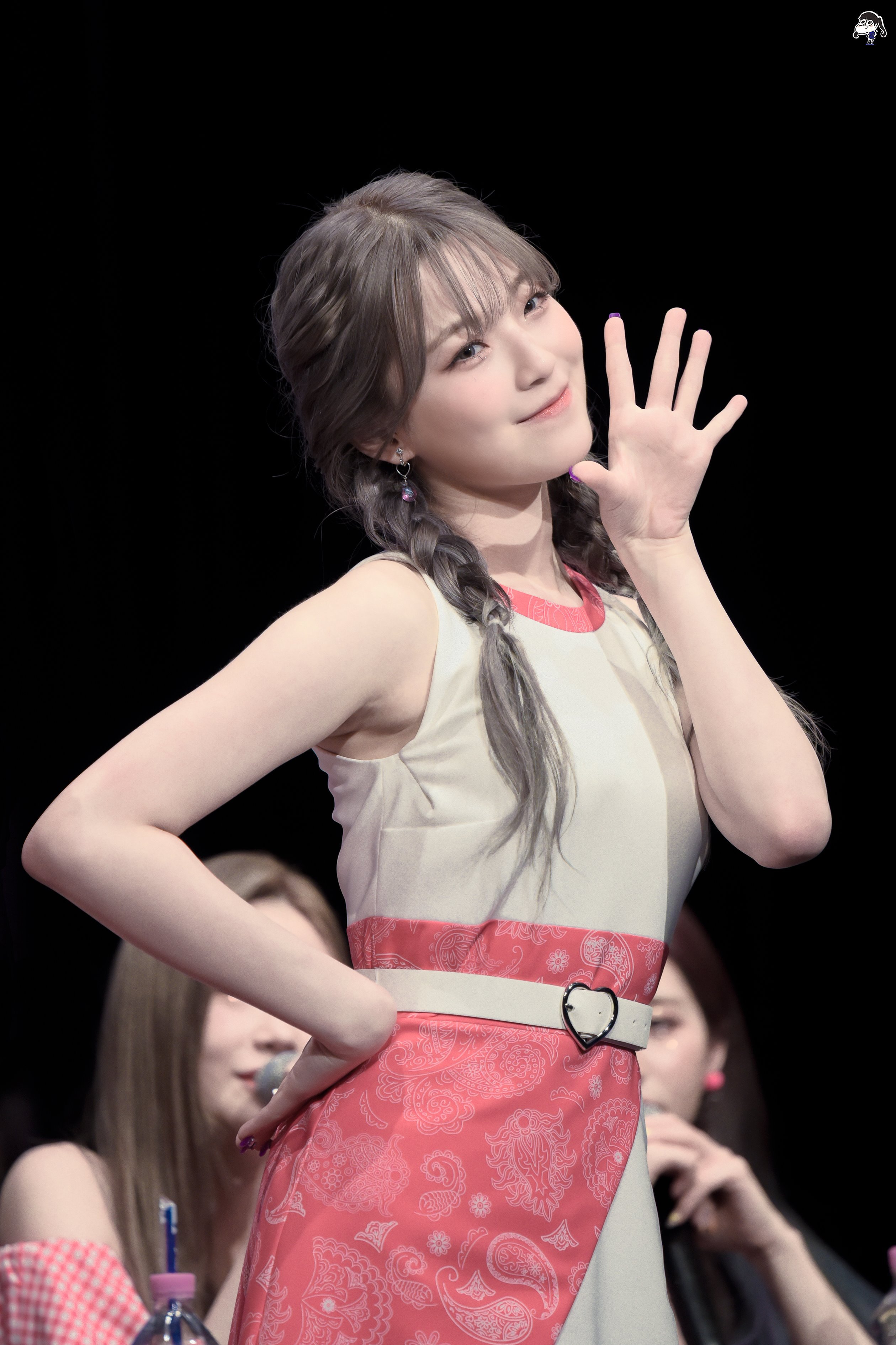 프로미스나인의 꿀깅이 막내 백지헌.jpgif | 인스티즈