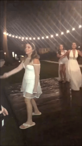 친구의 부케를받은 여성.ggif | 인스티즈