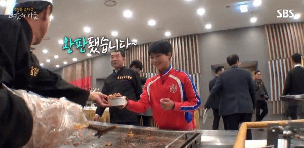 닭갈비,막국수 처음 먹어보는 북한 선수들 .jpg | 인스티즈