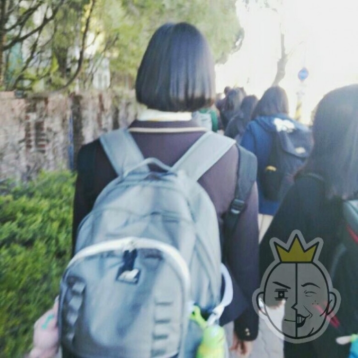 여자고등학생의 숨막히는 뒷태 . jpg | 인스티즈