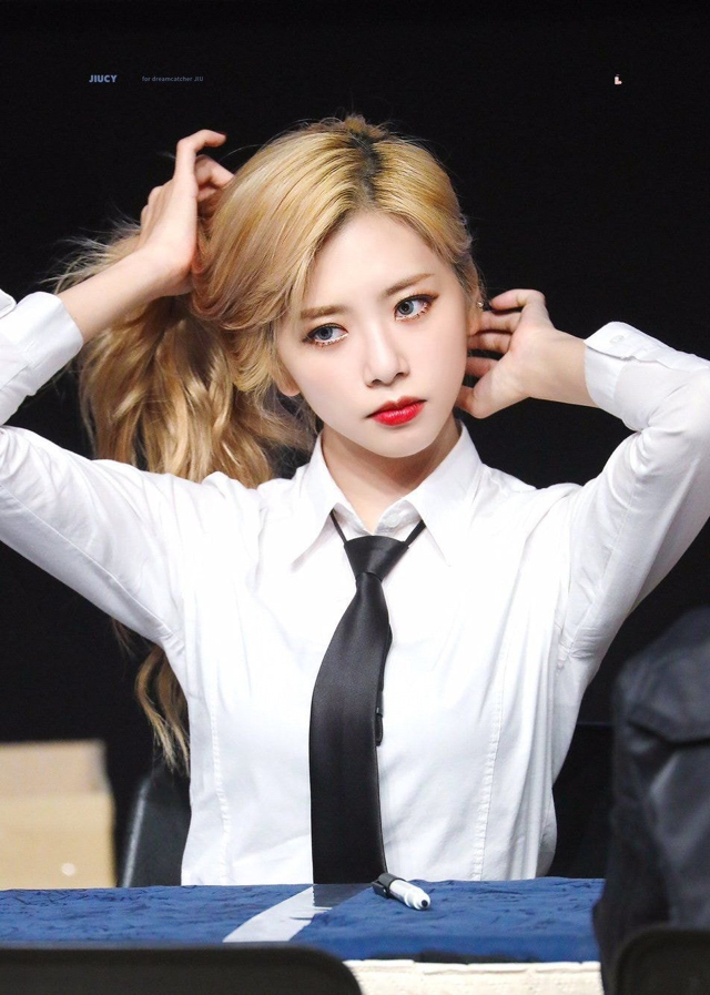 이름은 평범한데 얼굴은 안평범한 여자아이돌 | 인스티즈