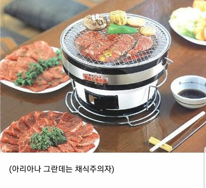 타투 잘못 새긴 아리아나 그란데 | 인스티즈