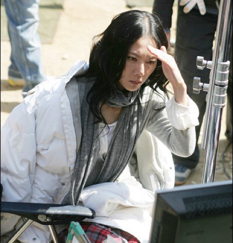 자신의 연기 모니터링하는 배우들 실제 모습JPGIF | 인스티즈