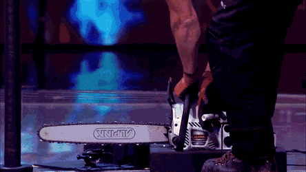 목숨을 건 전기톱 스턴트.GIF | 인스티즈