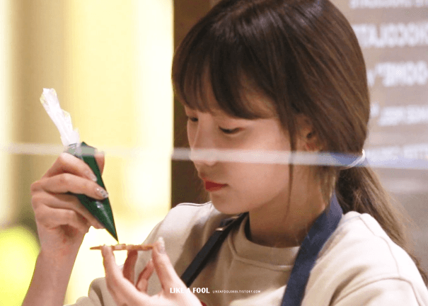 이런 카페알바생이 무료로 사이즈업을 해준다면? | 인스티즈