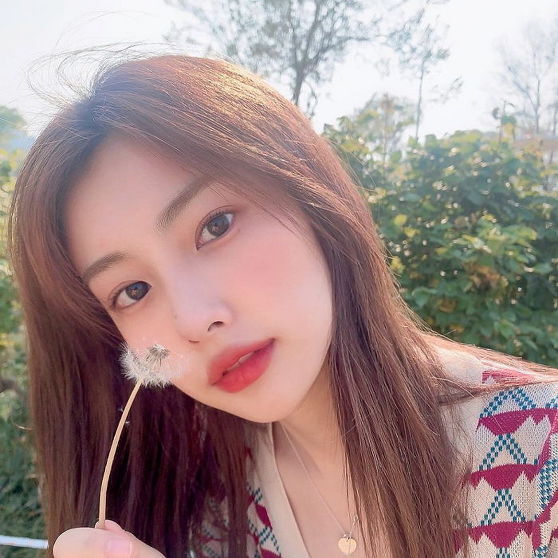 자기 얼굴에 자부심이 있는듯한 아이즈원 강혜원 | 인스티즈