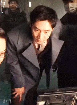 자신의 연기 모니터링하는 배우들 실제 모습JPGIF | 인스티즈