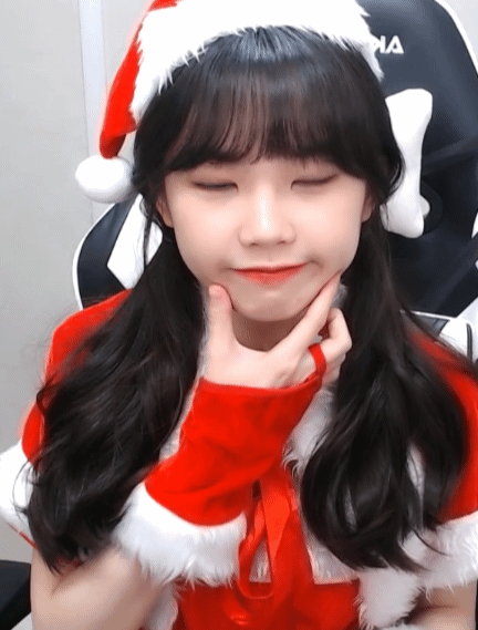 크리스마스라고 산타옷입고왔던 우정잉 | 인스티즈