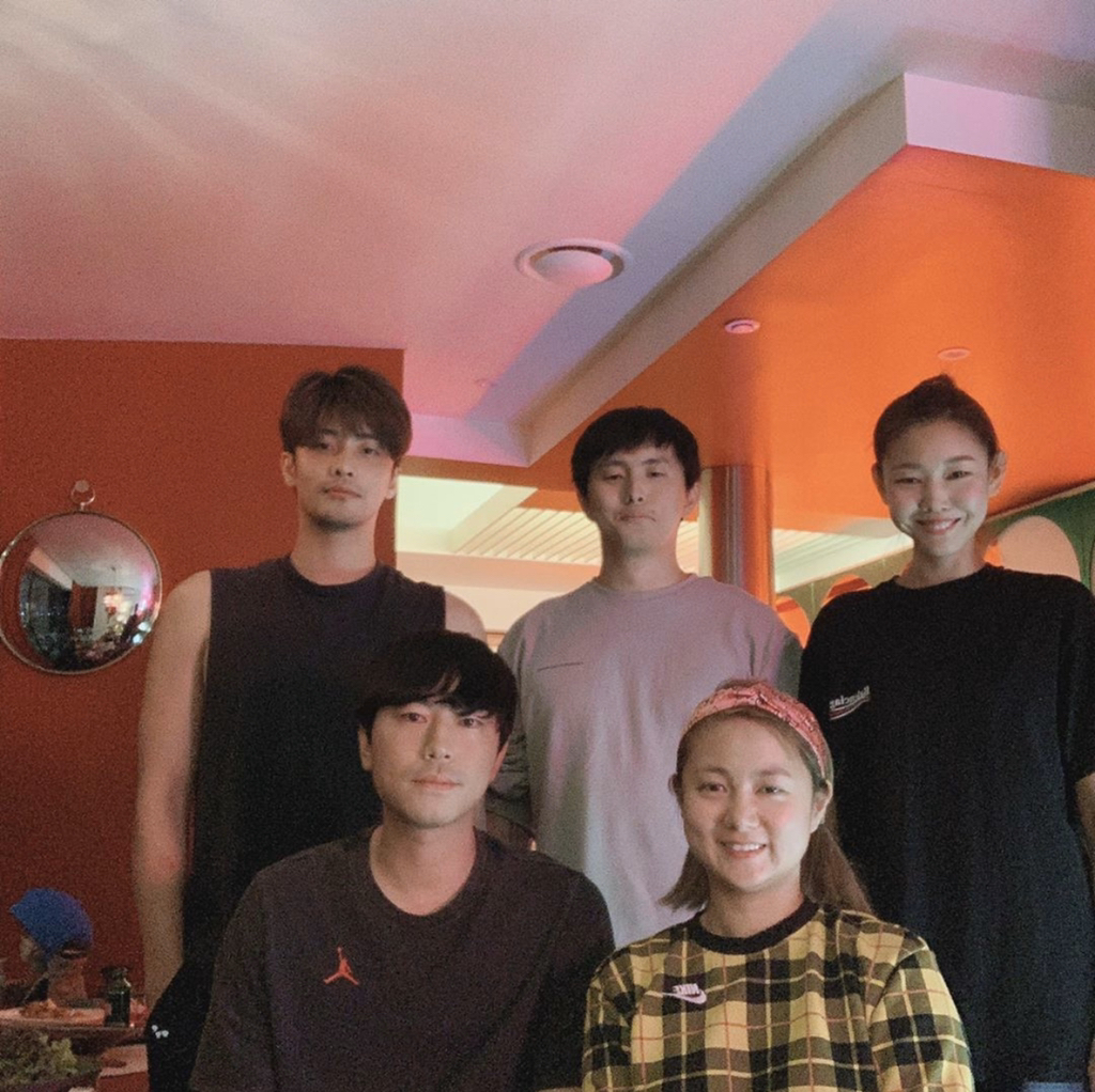 나래바에서 모인 나 혼자 산다 멤버들.jpg | 인스티즈