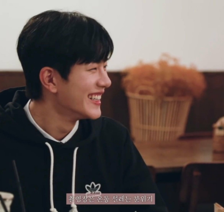 생에 첫 키스신 찍는 아이돌들의 설레는 반응 | 인스티즈