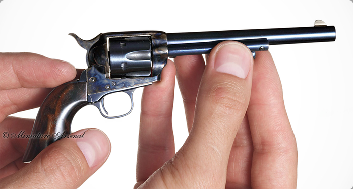 격발 가능한 미니어처 총 | 인스티즈