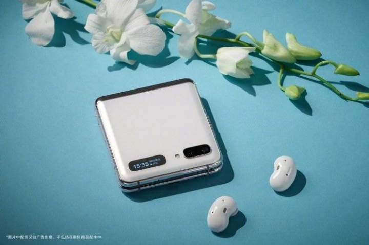 갤럭시Z플립 5G 미스틱화이트 색상.JPG | 인스티즈