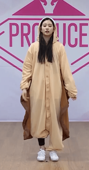 이쁘다고 얼굴 막쓰는 아이즈원 김민주 | 인스티즈