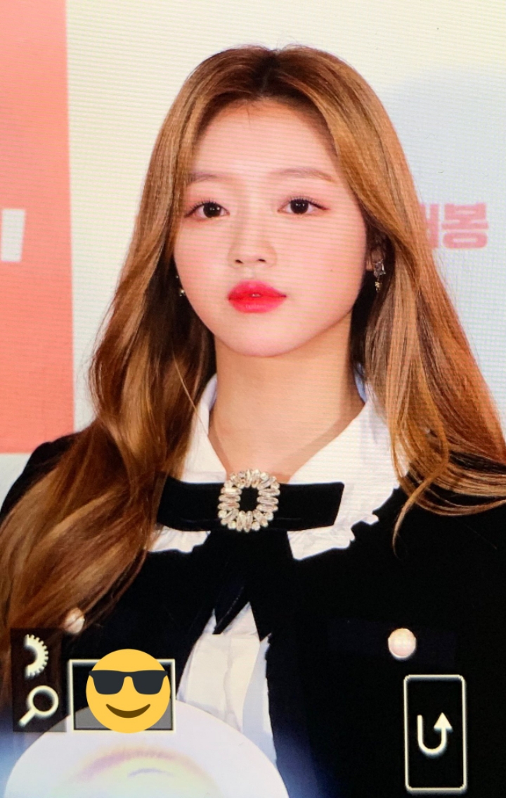 앞머리 까고다니는 오마이걸 유아 구스베이비 시사회.jpg | 인스티즈