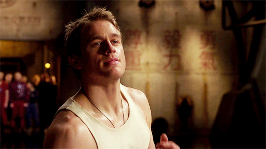 거의 뉴발만 신는 배우 | 인스티즈