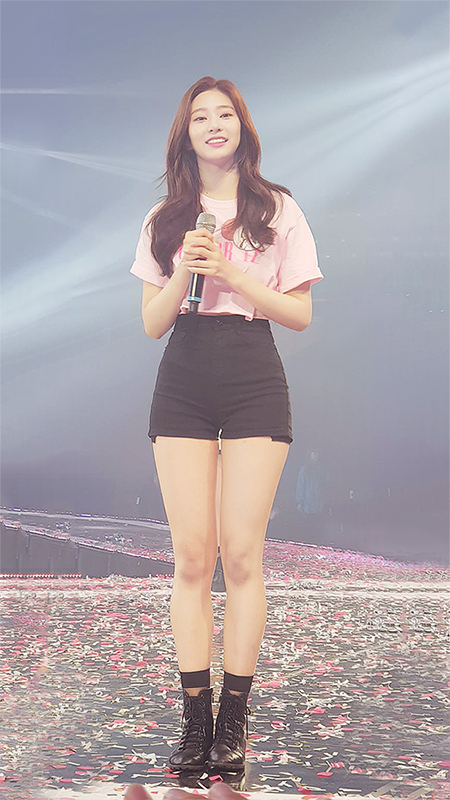 이쁘다고 얼굴 막쓰는 아이즈원 김민주 | 인스티즈