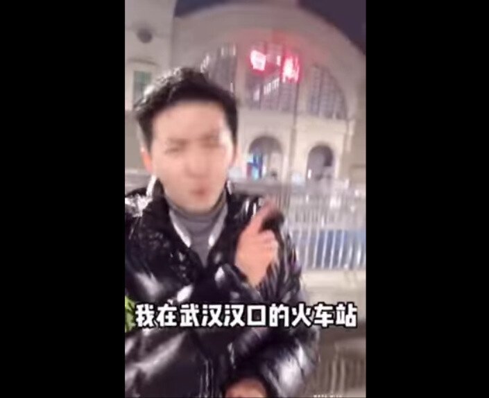 중국 우한 실태를 알리기 위해 위험을 무릅쓰고 현지로 찾아가서 보도하는 진짜 중국인 기자 | 인스티즈