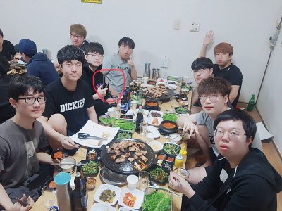 [LOL] skt회식때마다 고기굽는 페이커 | 인스티즈