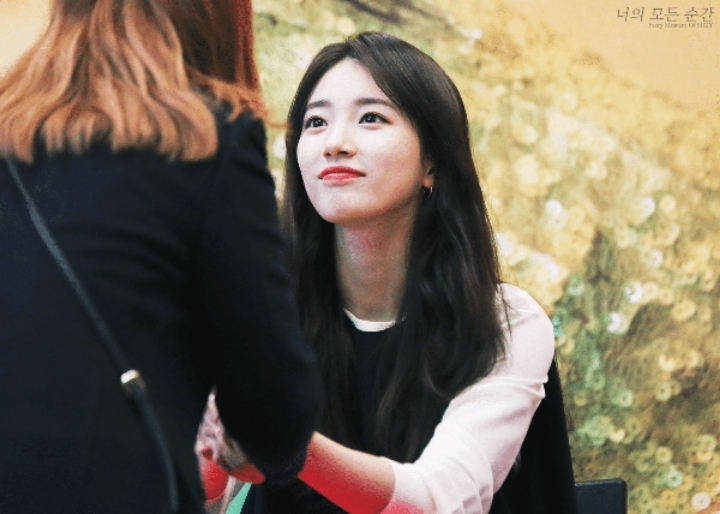 팬들 눈빛으로 조련하는 수지 | 인스티즈