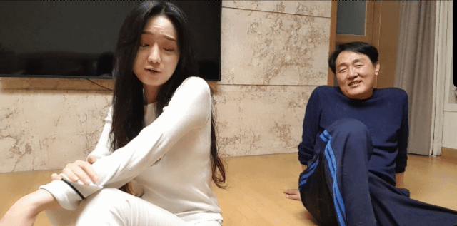 아빠한테 맨날 맞고사는 딸 | 인스티즈