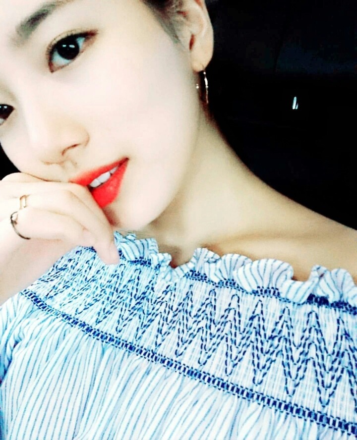 진짜 자연스럽게 붙임머리를 한 수지 | 인스티즈