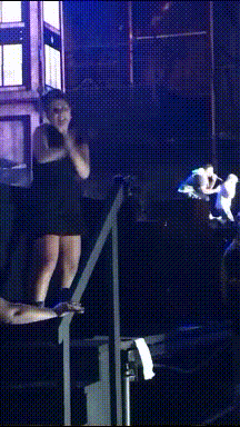 에미넴 콘서트 수화 통역사.gif | 인스티즈