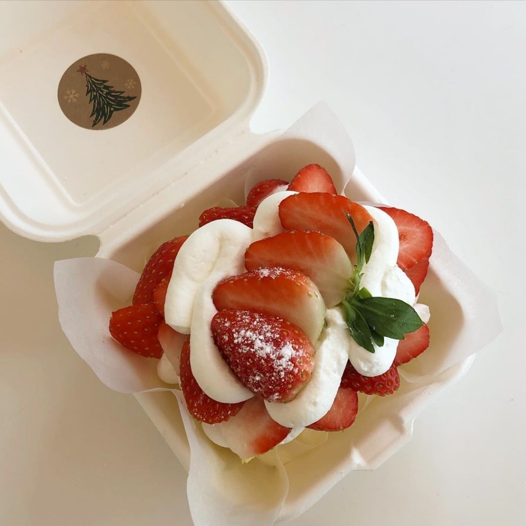 요즘 인스타에서 유행하는 떠먹는 딸기생크림케이크.......jpg | 인스티즈