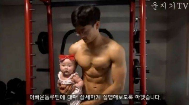 운동하는 아빠에게 딸을 맡기면 | 인스티즈