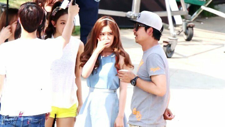 커담 냄새 하는 아이린.gif | 인스티즈