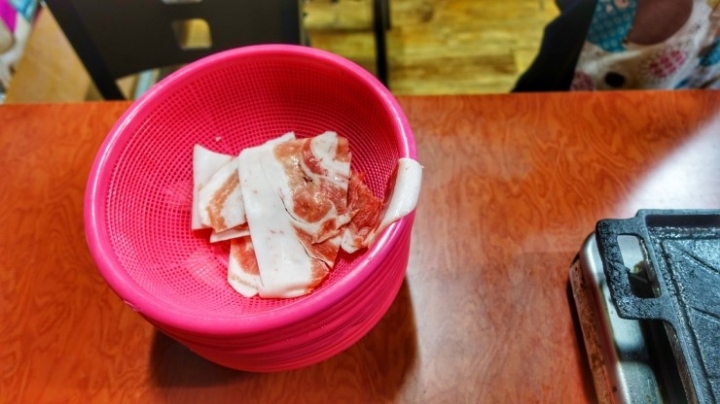 2인분 기본 6만원부터 시작하는 1인분에 2만원짜리 삼겹살.JPG | 인스티즈