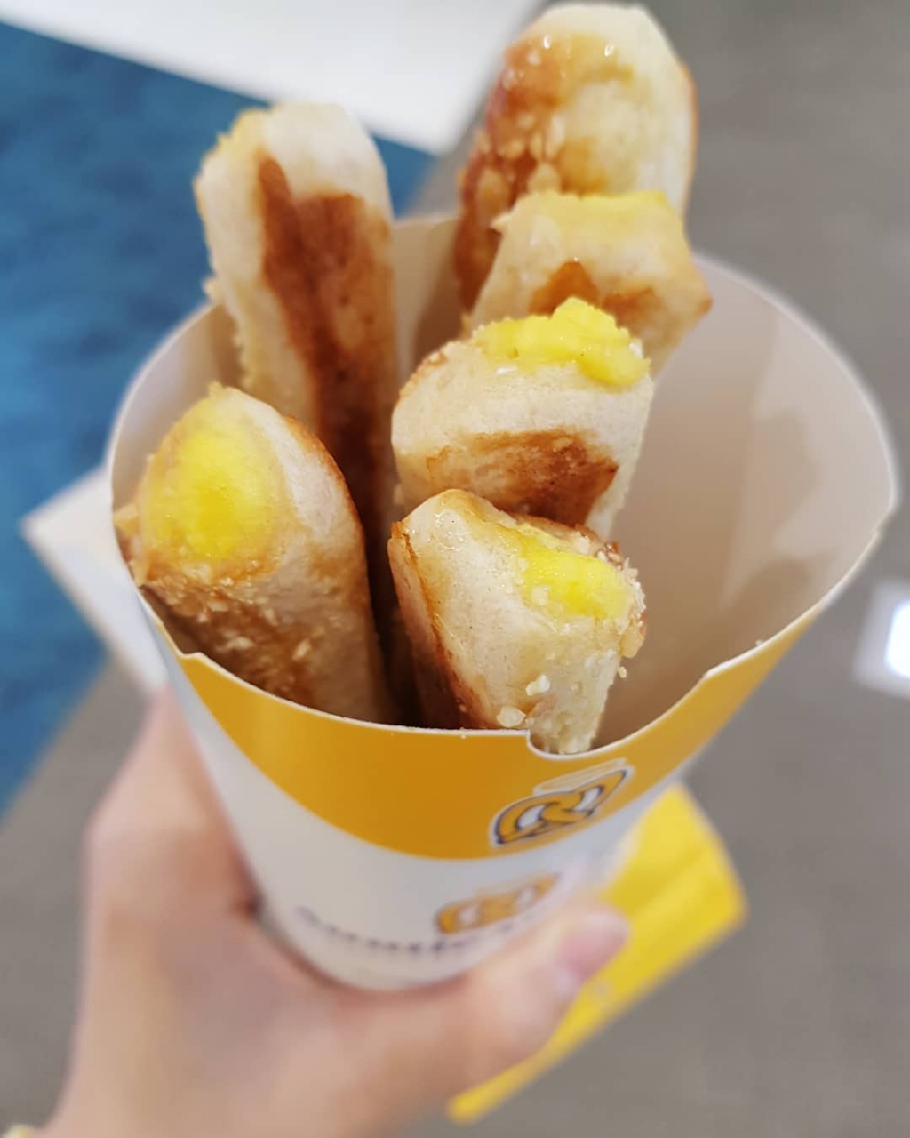 시즌한정메뉴라는 아몬드고구마크림치즈스틱......jpg | 인스티즈