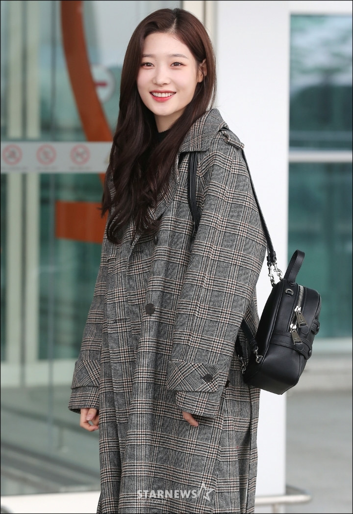 오늘자 인천공항 정채연 | 인스티즈