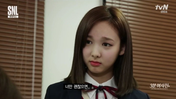 다 빌려가는 옆반 친구 나연이.jpgif | 인스티즈