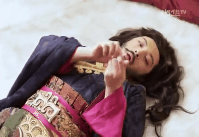 쏘영이 과자 뺏어먹는 침착맨.gif | 인스티즈