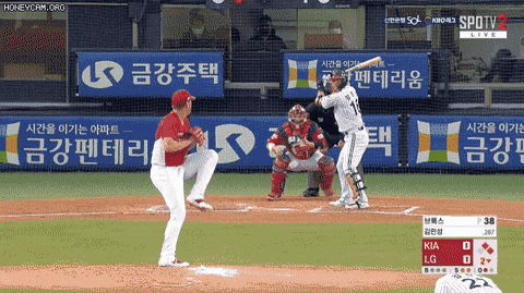 투수에게 온전히 자책점으로 쌓인 보이지 않는 실책.gif | 인스티즈