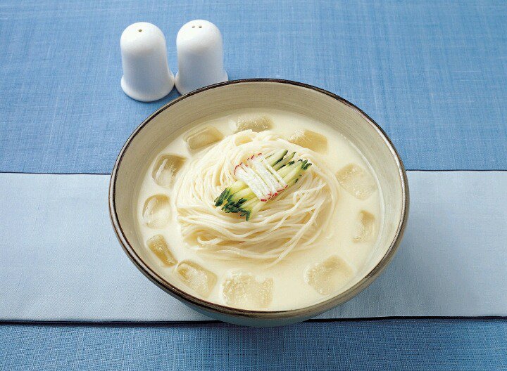 의외로 갈리는 콩국수 먹는법 ㄷㄷㄷ | 인스티즈