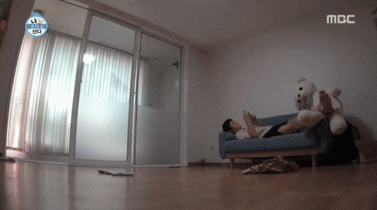 [나혼자산다] 윌슨을 대하는 두 남자의 온도차.gif | 인스티즈