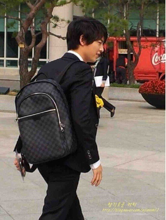 d03e9ddc681e639df8ac221c2f5a56d1513e9753