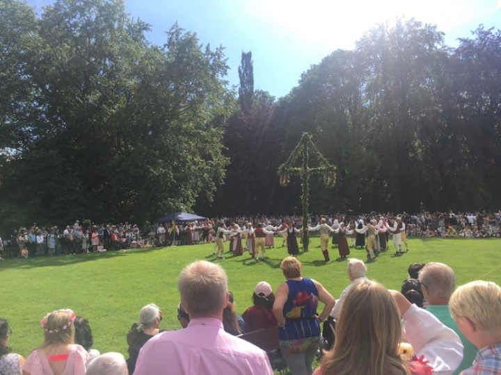스웨덴 축제 가고싶어지는 영화 미드소마.jpg | 인스티즈