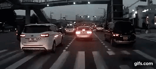 도로위의 암 덩어리 중 하나인 양발 운전.jpgif | 인스티즈