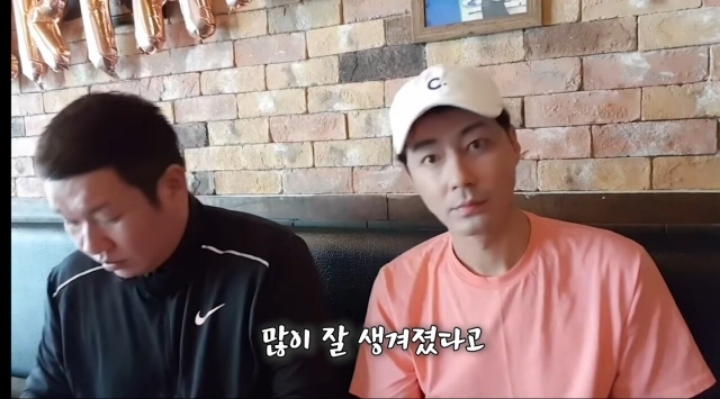 드디어 버거형 유튜브에 출연한 톱배우 ㄷㄷ.jpg | 인스티즈