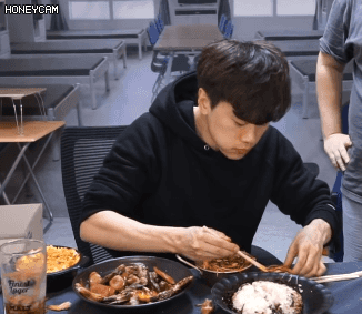 남 먹는거보고 대리만족 느끼는 BJ봉준 GIF | 인스티즈