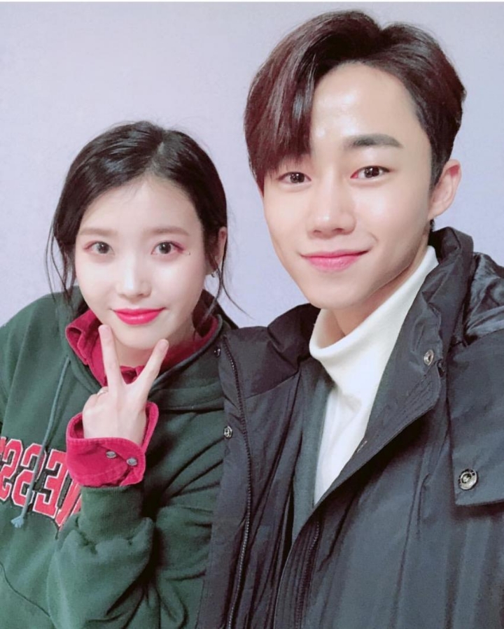 아이유 서울 일요일 콘서트에 온 연예인 .gif | 인스티즈