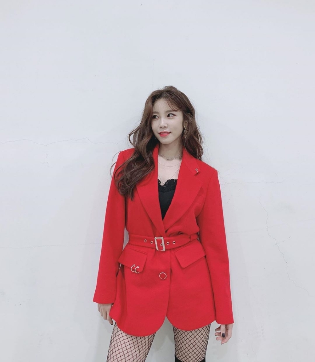 앞머리를 귀뒤로 살짝 넘긴 전효성 최근.JPG | 인스티즈
