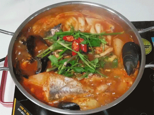 쌀쌀한 날 생각나는 뜨끈한 찌개 최고봉은? | 인스티즈