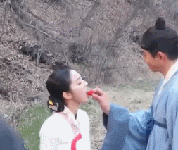 키스신 연습하는 윤균상 - 채수빈.gif | 인스티즈