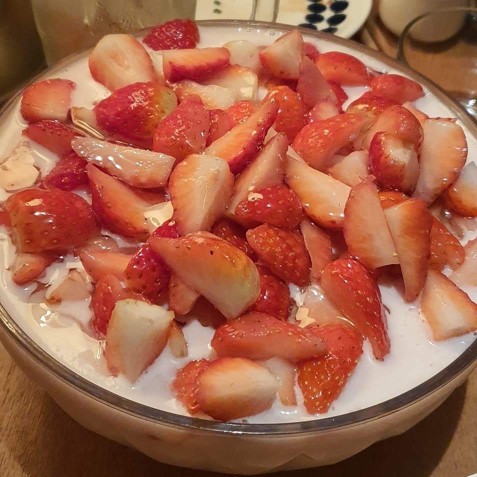 호프집에서 판다는 딸기막걸리.......jpg | 인스티즈