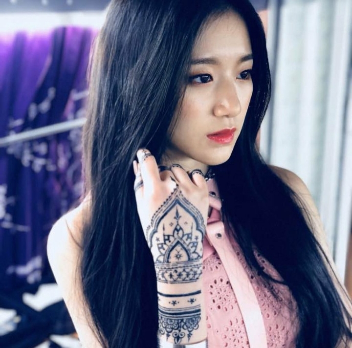 사모예드닮아서 귀여운데 가끔 얼음미녀되는 (여자)아이들 슈화.jpgif | 인스티즈